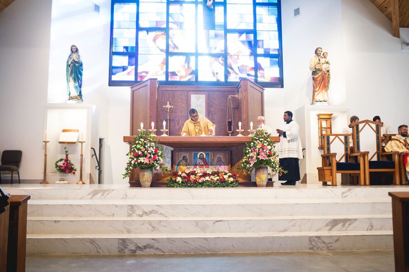 2025-11-23-fr-fernando-first-mass-0132.jpg
