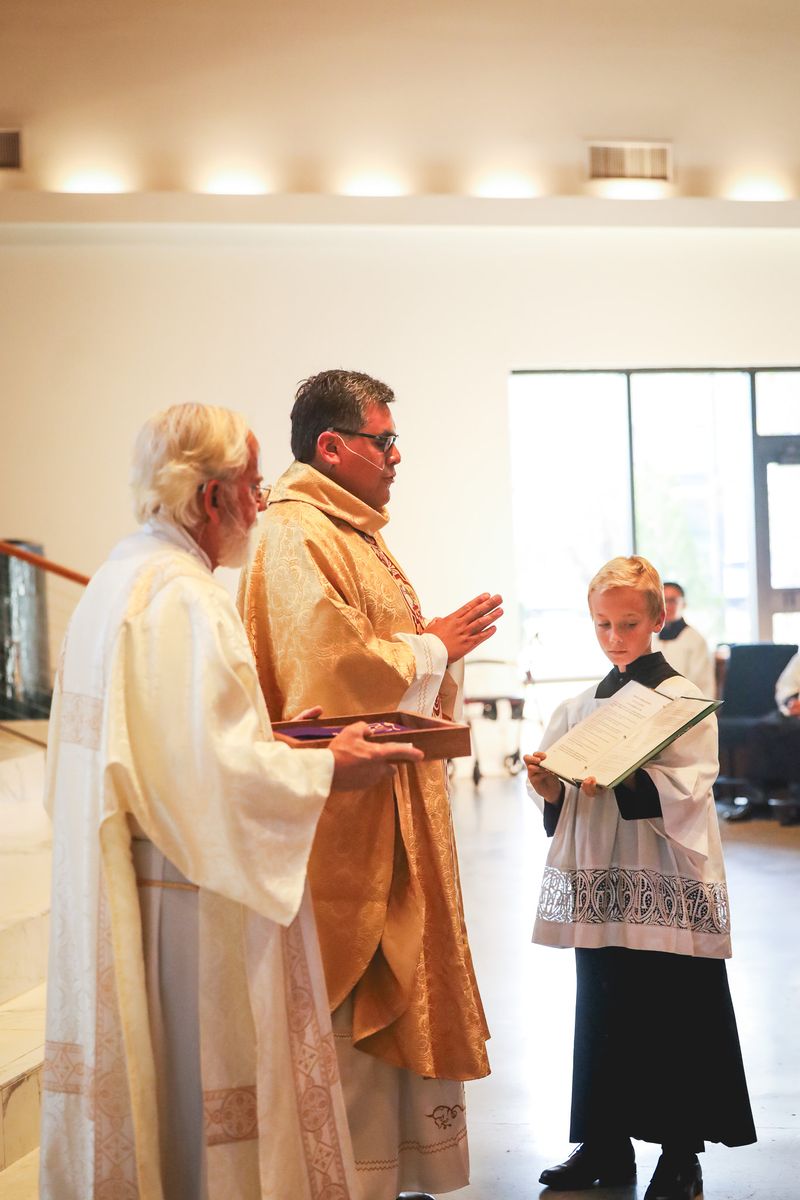 2025-11-23-fr-fernando-first-mass-0137.jpg