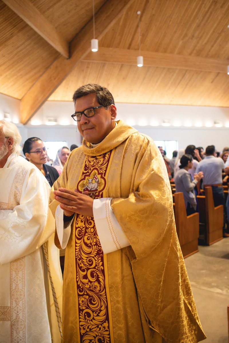 2025-11-23-fr-fernando-first-mass-0176.jpg
