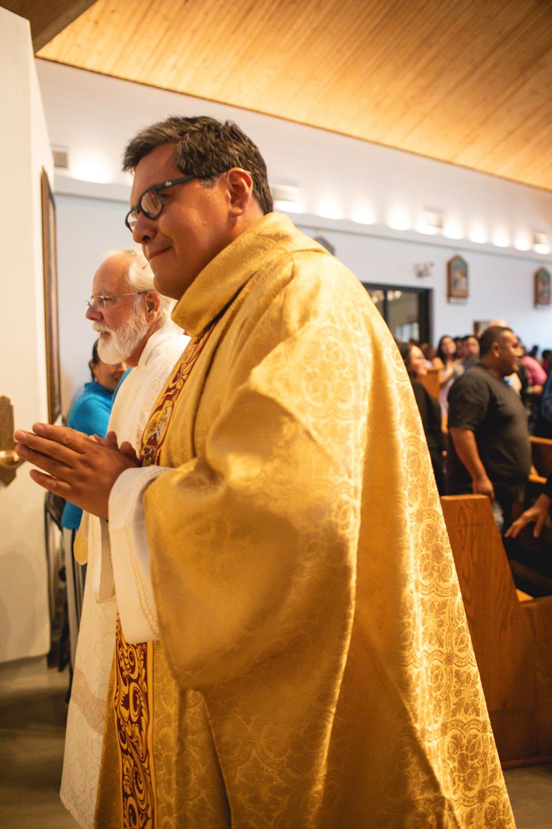 2025-11-23-fr-fernando-first-mass-0177.jpg