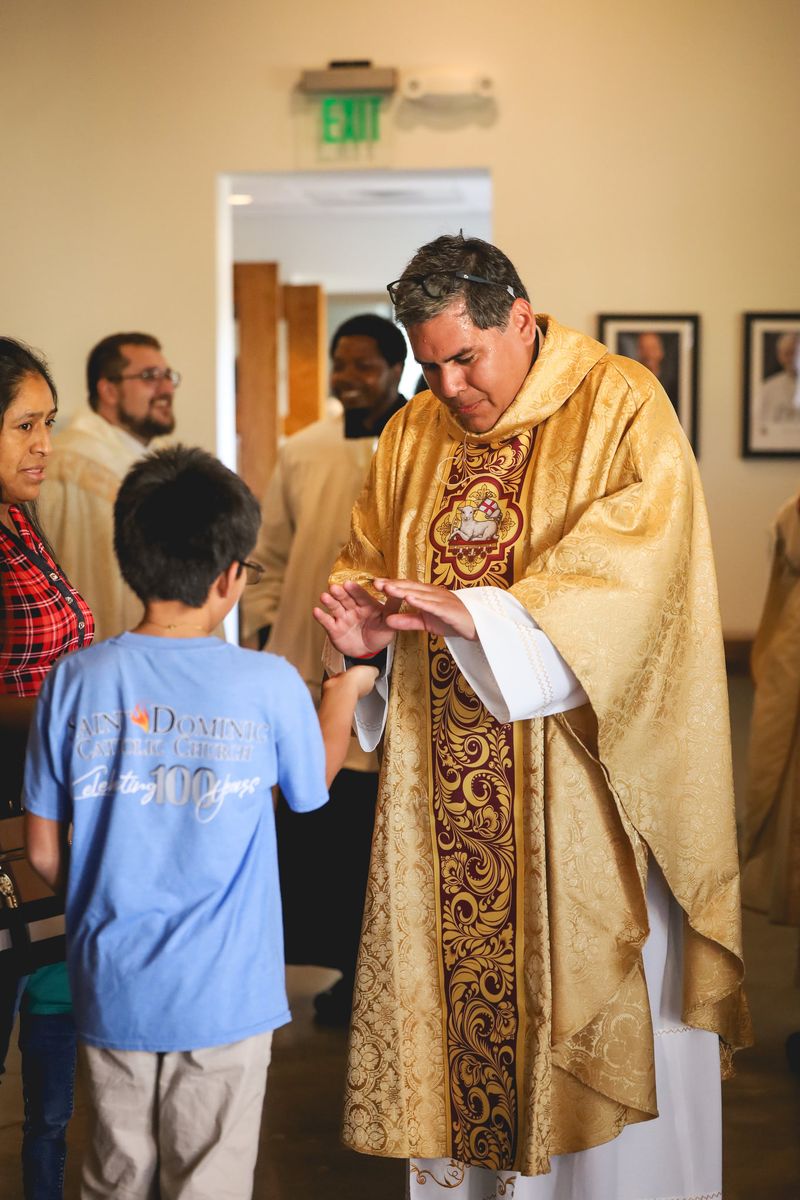 2025-11-23-fr-fernando-first-mass-0187.jpg