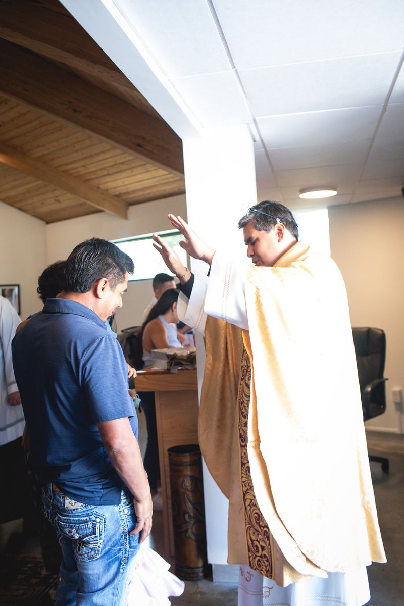 2025-11-23-fr-fernando-first-mass-0207.jpg