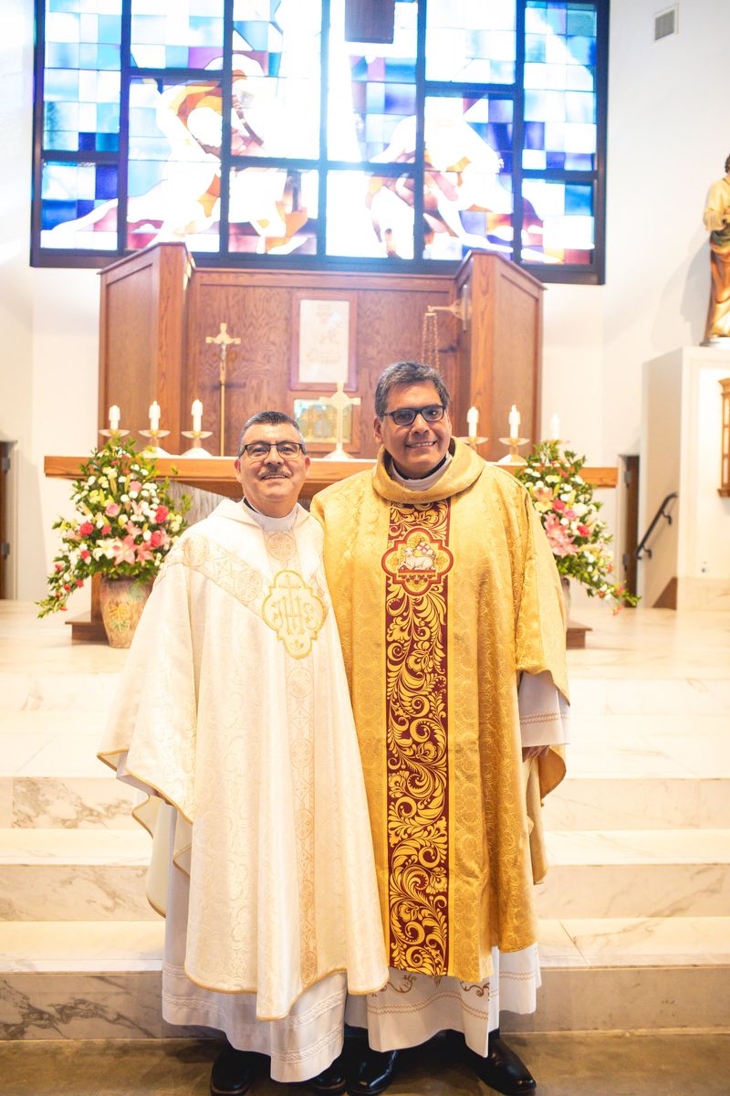 2025-11-23-fr-fernando-first-mass-0210.jpg
