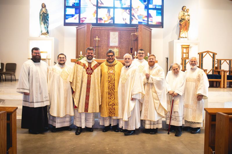 2025-11-23-fr-fernando-first-mass-0212.jpg