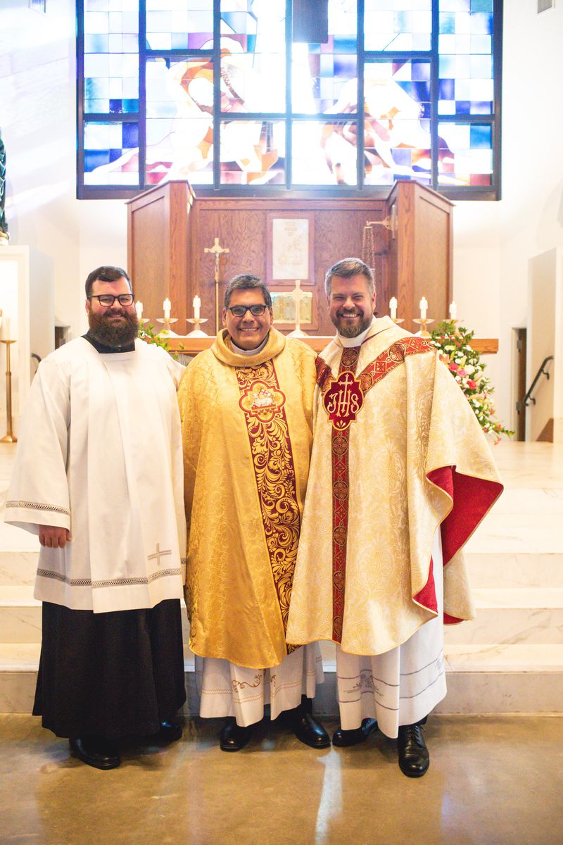 2025-11-23-fr-fernando-first-mass-0214.jpg