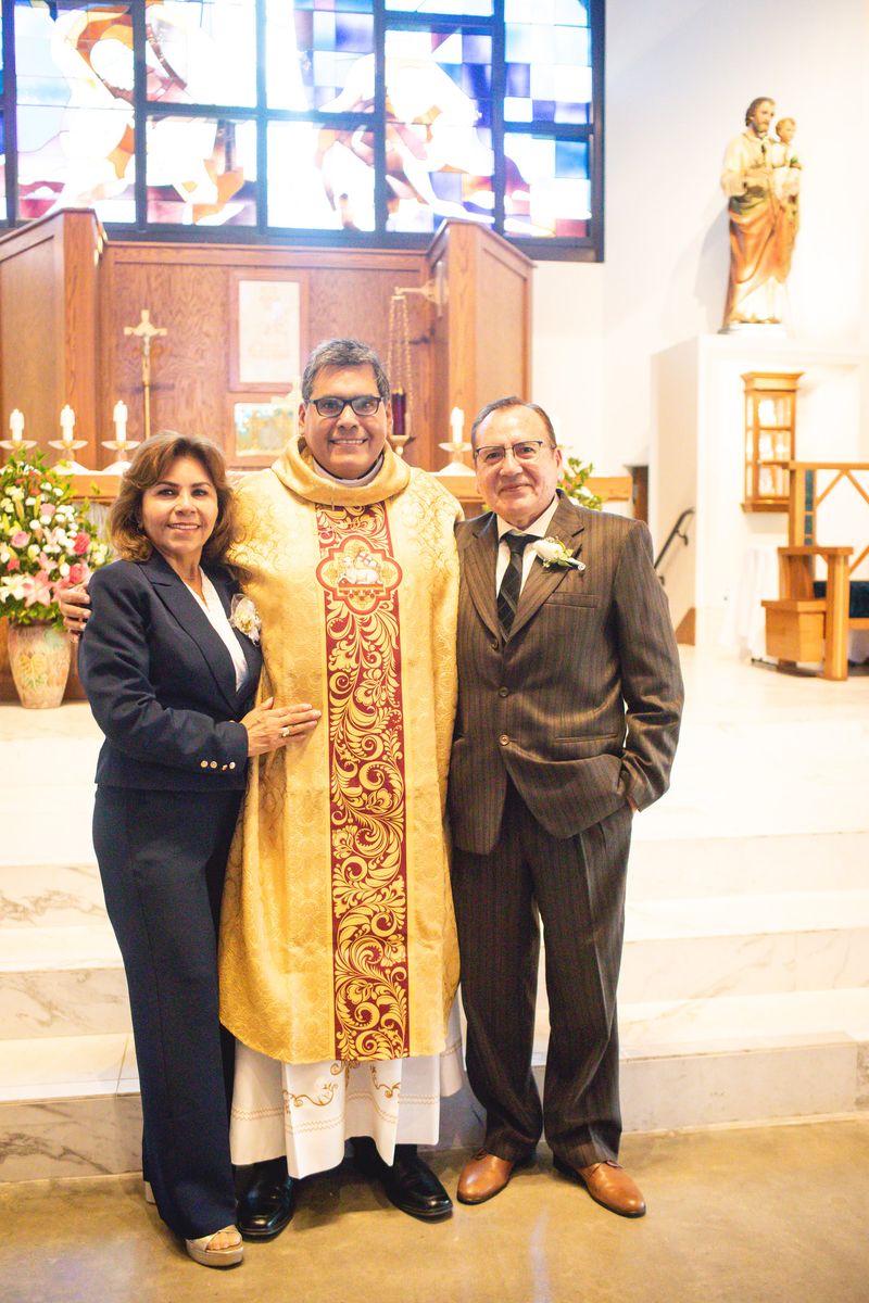 2025-11-23-fr-fernando-first-mass-0227.jpg
