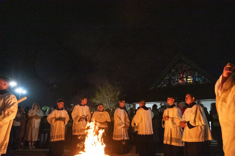 2026-04-04-easter-vigil-0010.jpg