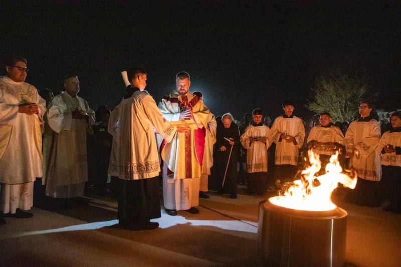 2026-04-04-easter-vigil-0016.jpg