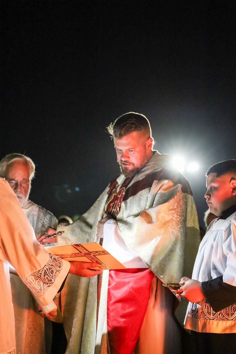 2026-04-04-easter-vigil-0017.jpg