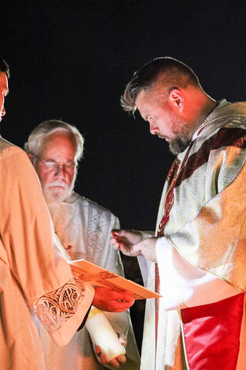 2026-04-04-easter-vigil-0021.jpg
