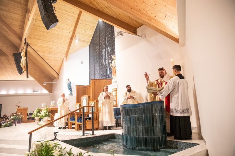 2026-04-04-easter-vigil-0082.jpg