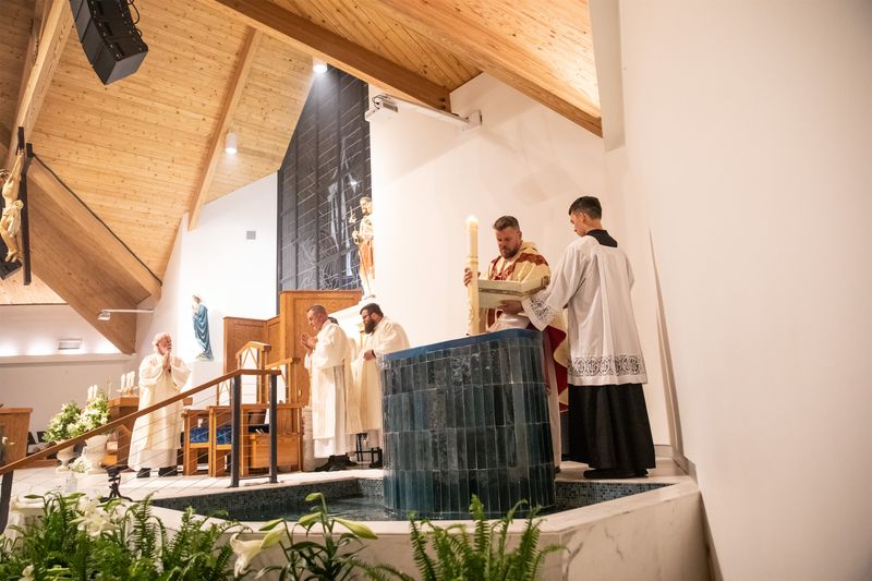 2026-04-04-easter-vigil-0084.jpg