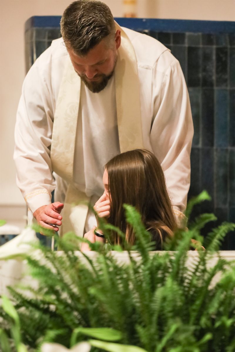 2026-04-04-easter-vigil-0125.jpg