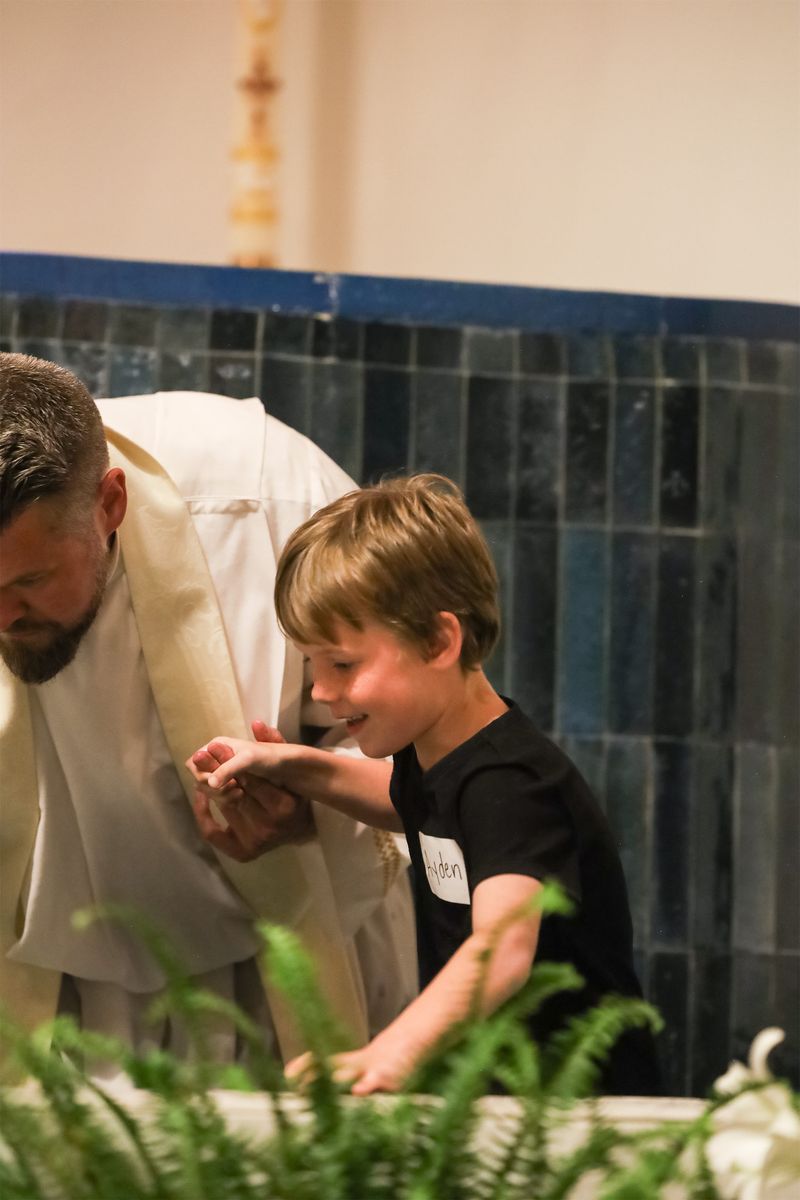 2026-04-04-easter-vigil-0250.jpg