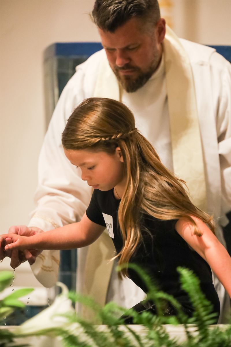 2026-04-04-easter-vigil-0257.jpg