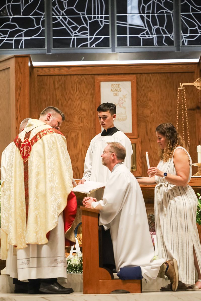 2026-04-04-easter-vigil-0402.jpg