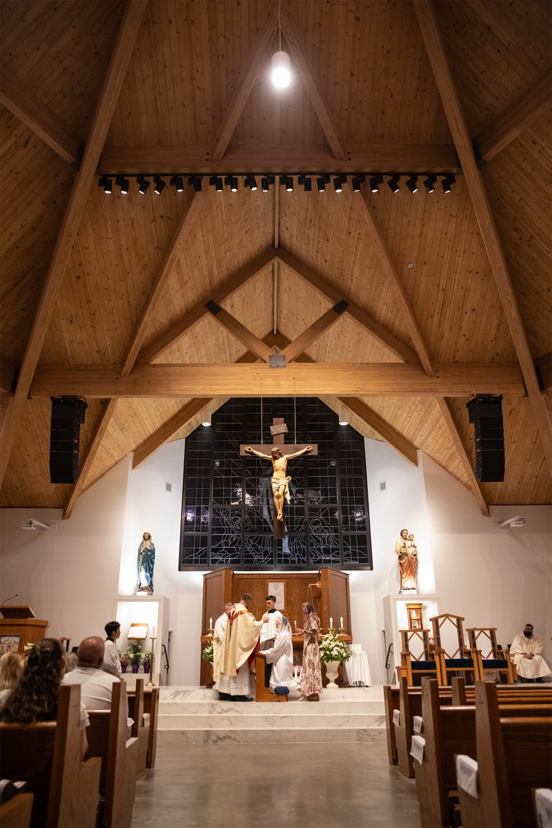 2026-04-04-easter-vigil-0410.jpg