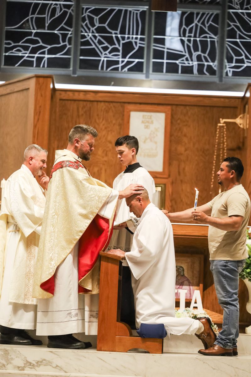 2026-04-04-easter-vigil-0416.jpg