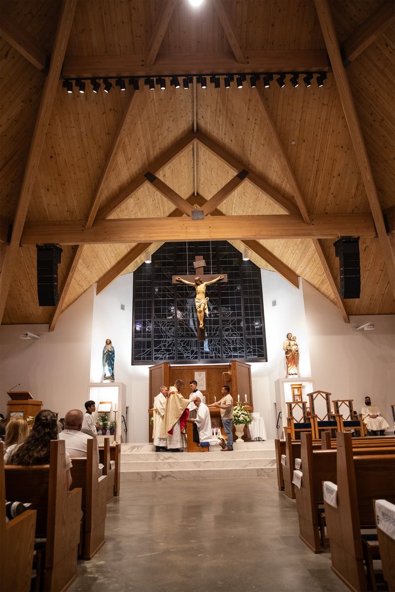 2026-04-04-easter-vigil-0419.jpg