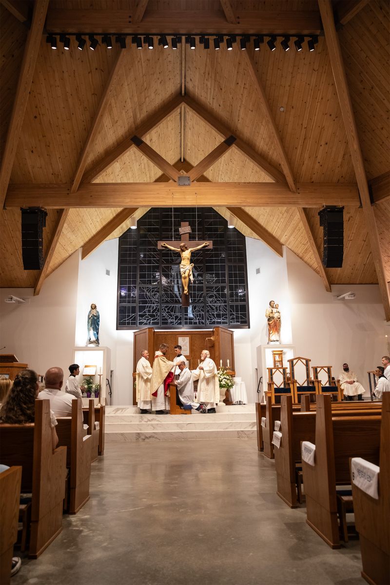 2026-04-04-easter-vigil-0426.jpg