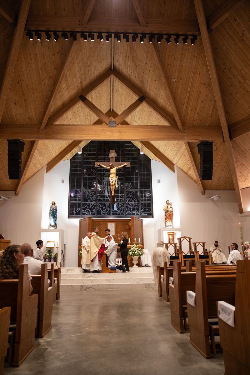 2026-04-04-easter-vigil-0430.jpg
