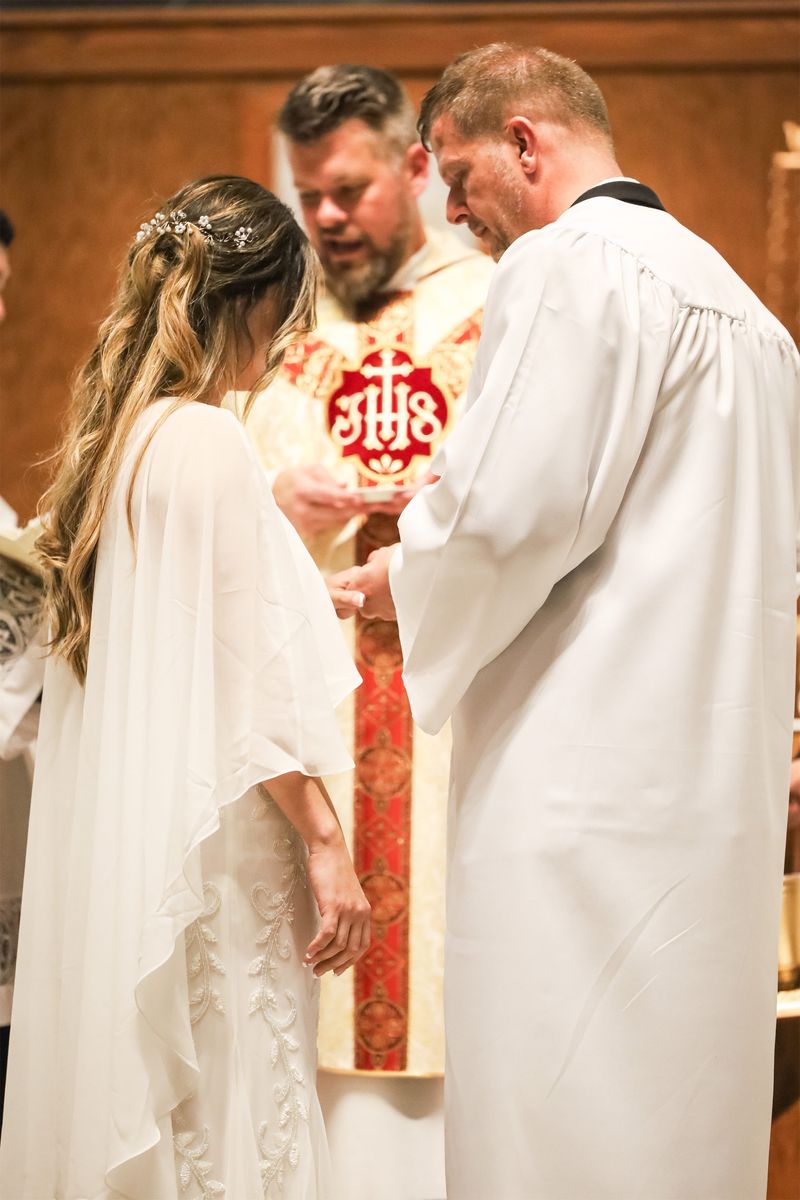 2026-04-04-easter-vigil-0516.jpg